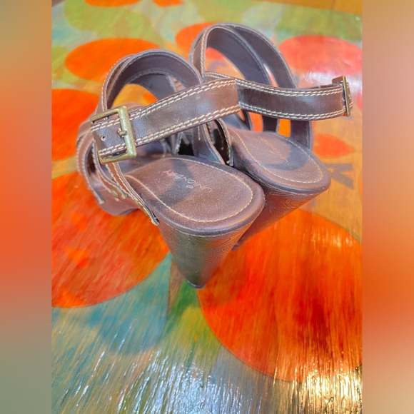 Union Bay Ronda Sandal Womens 9.5M Brown Platform and Chunky Heel 318-50-55. - Picture 3 of 7